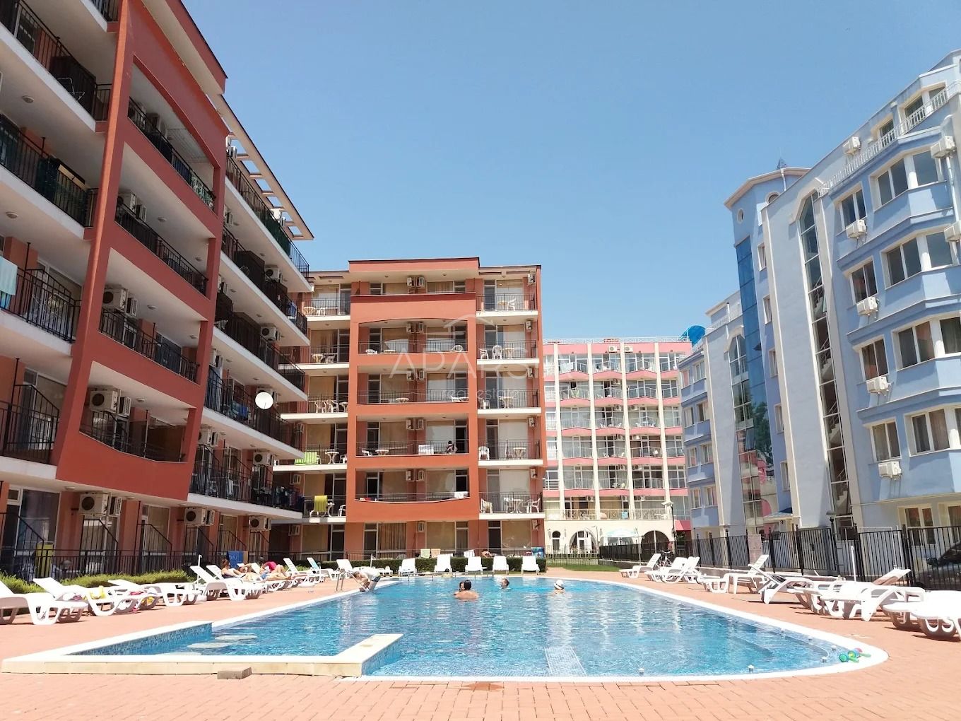 Studio pro dovolenou i pronájem: balkon, bazén a kompletní vybavení