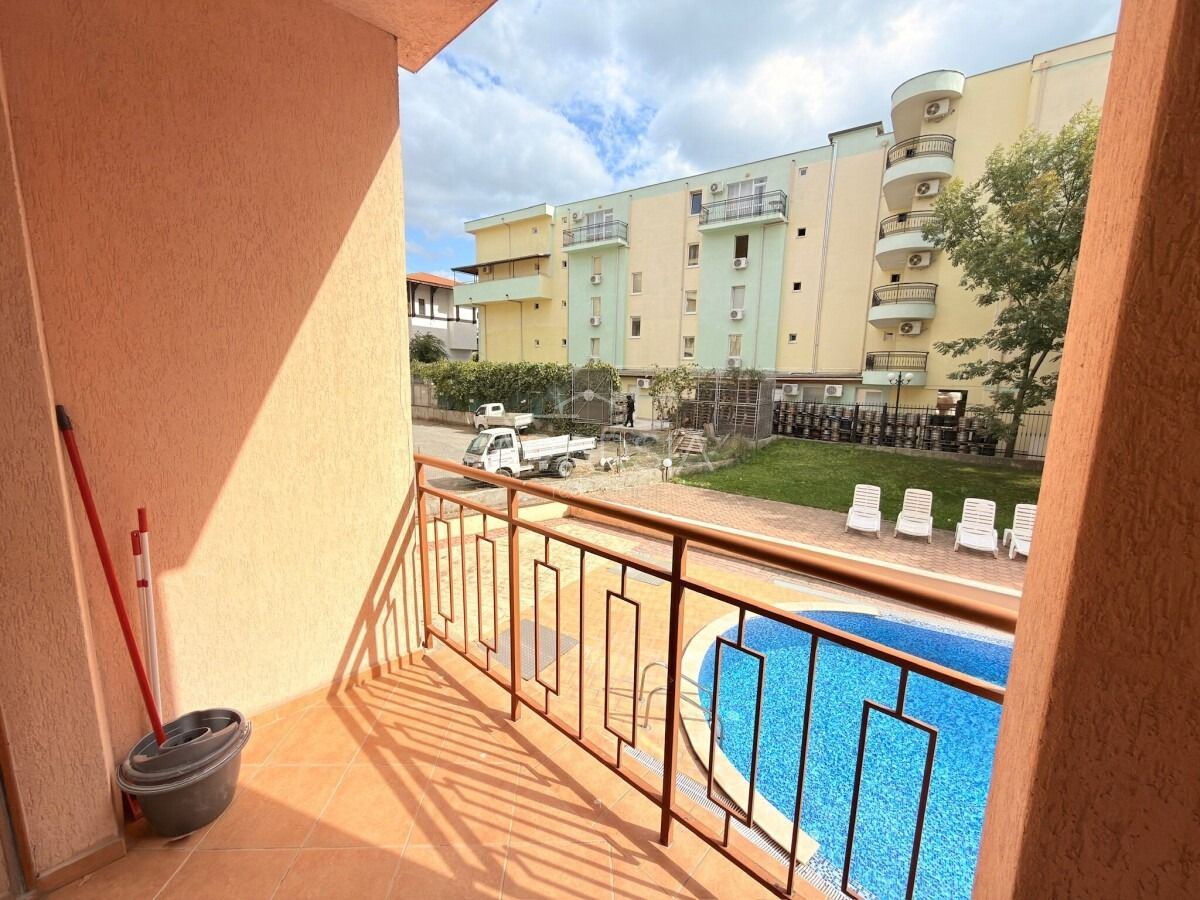 Apartmán na Slunečném pobřeží s bazénem a pláží v pěší vzdálenosti