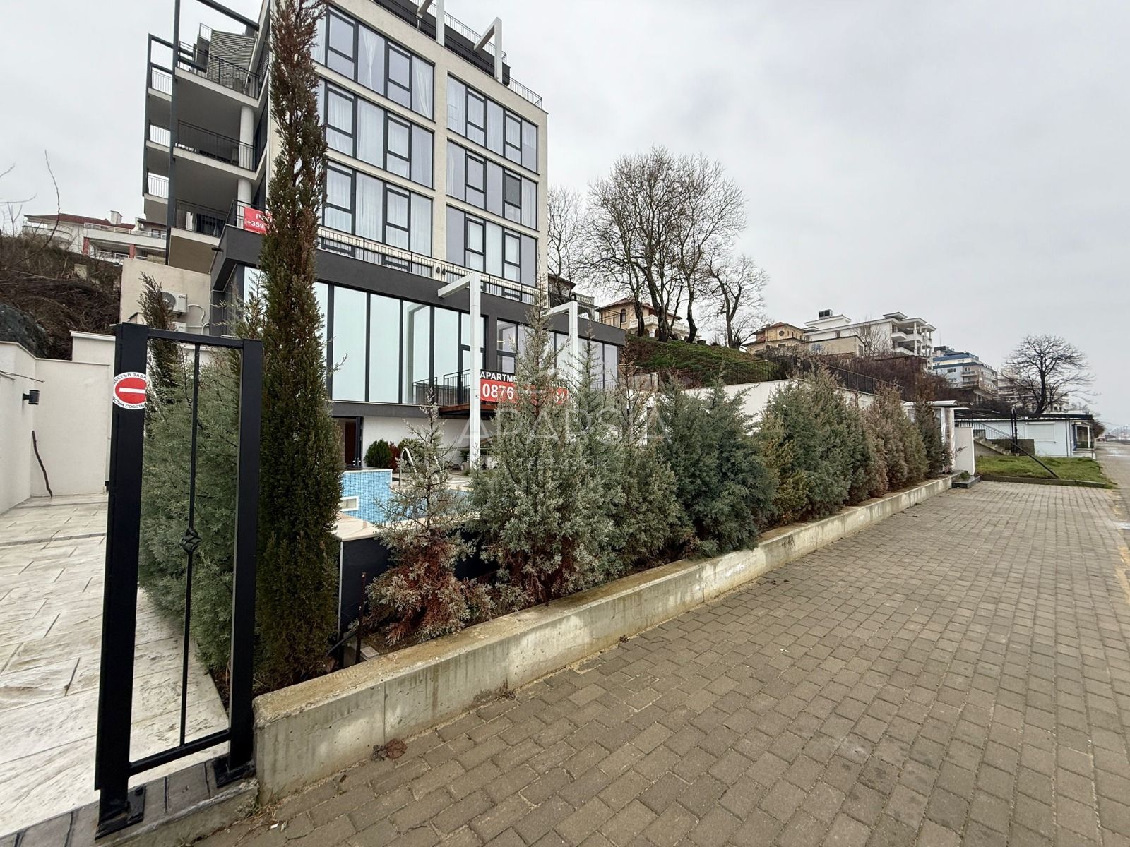 Novostavba: Prostorný apartmán s velkou terasou v oblíbeném letovisku Obzor 5