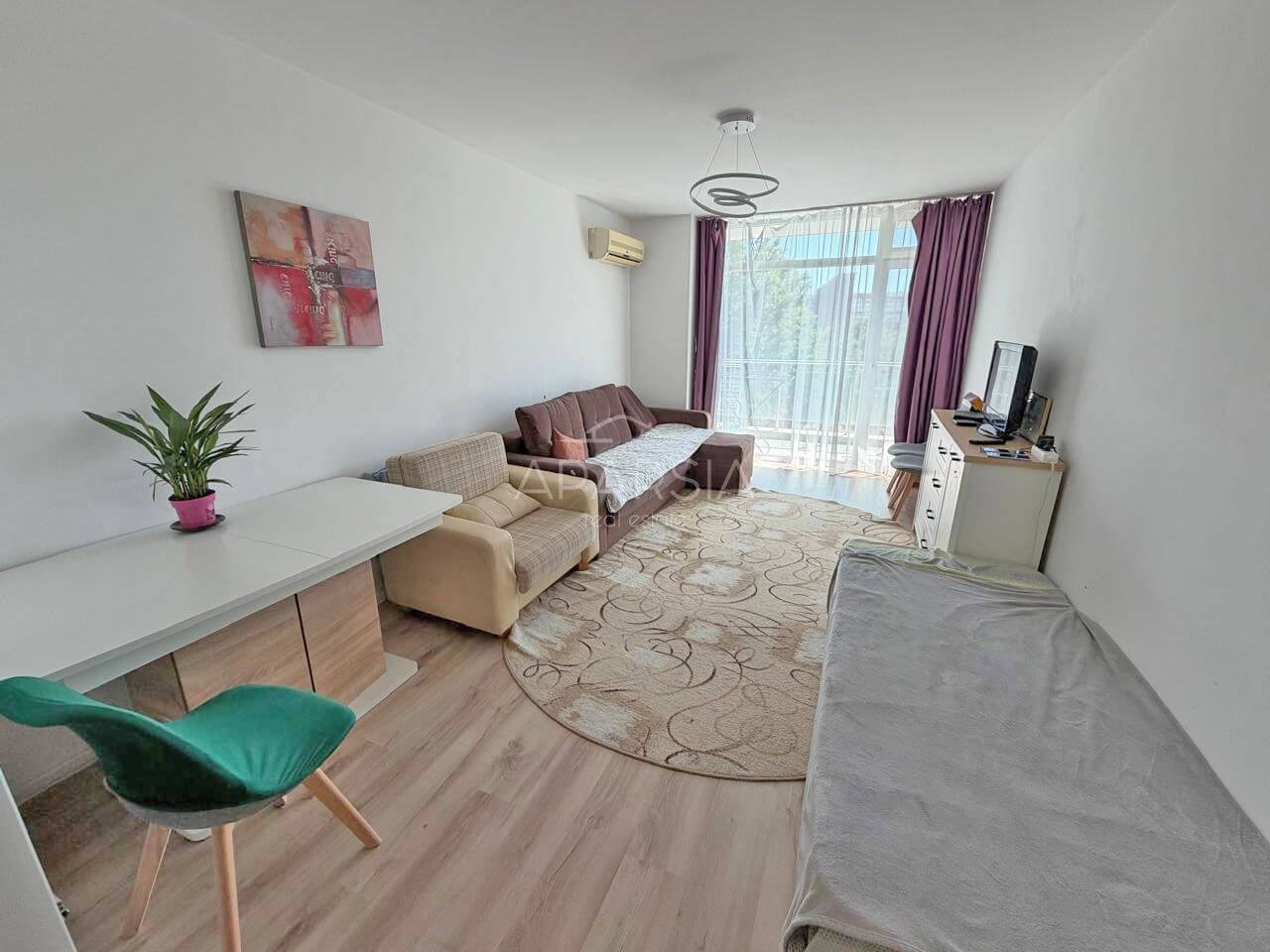 Klid, bazén a písečná pláž na dosah: apartmán na Slunečném pobřeží