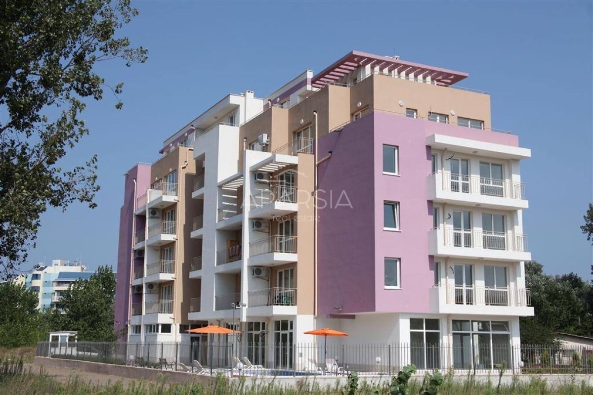 400 metrů od pláže, 67 000 €: Váš apartmán s balkonem na Slunečném pobřeží