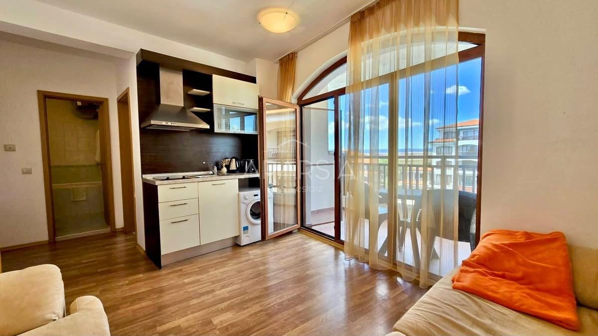 Zařízený apartmán s výhledem na bazén: 50 m² za 58 000 € 3