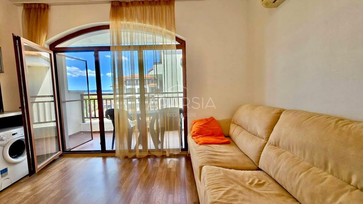 Zařízený apartmán s výhledem na bazén: 50 m² za 58 000 € 4