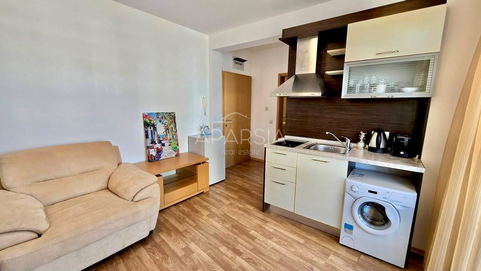 Zařízený apartmán s výhledem na bazén: 50 m² za 58 000 € 5
