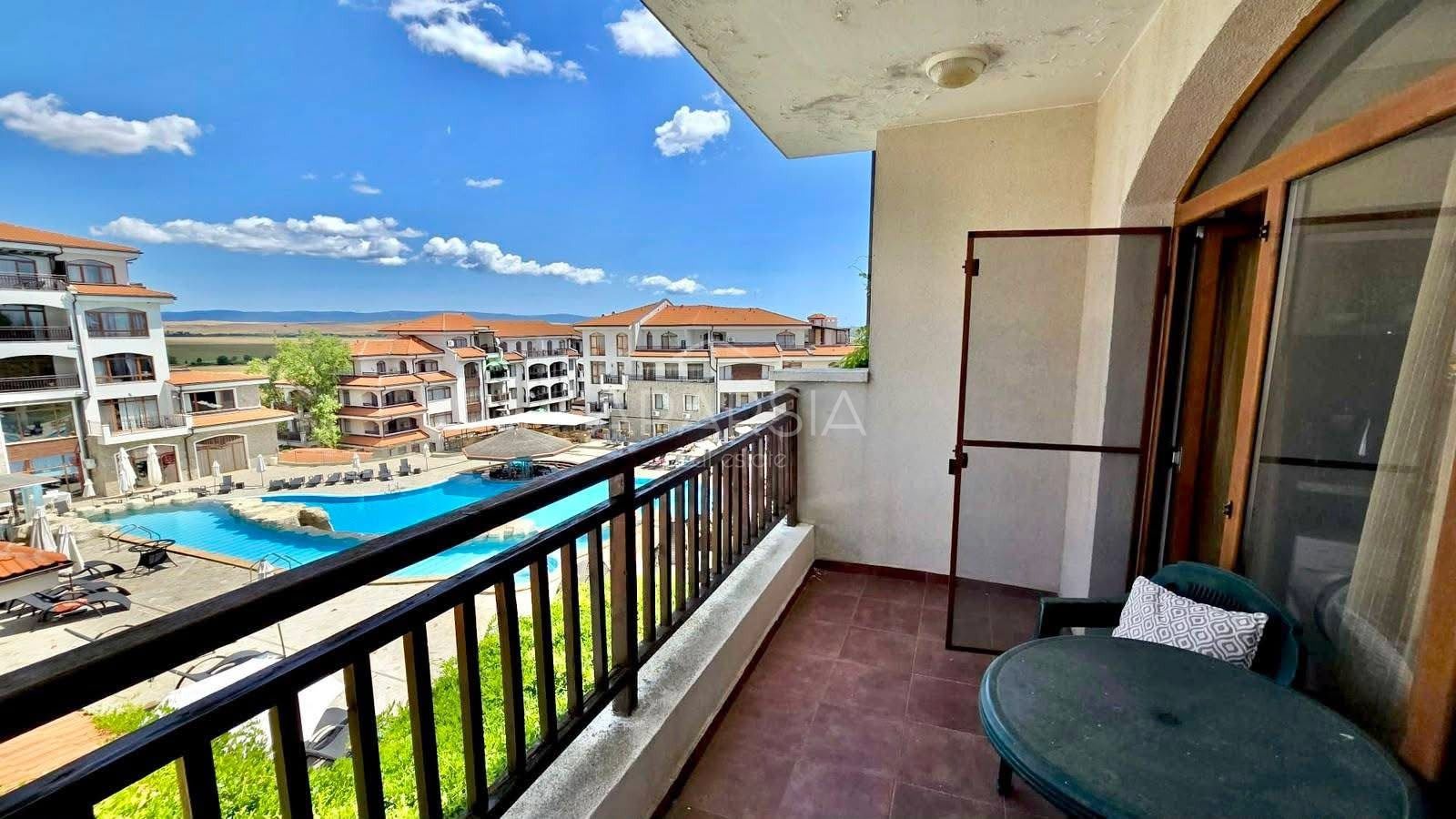 Zařízený apartmán s výhledem na bazén: 50 m² za 58 000 €