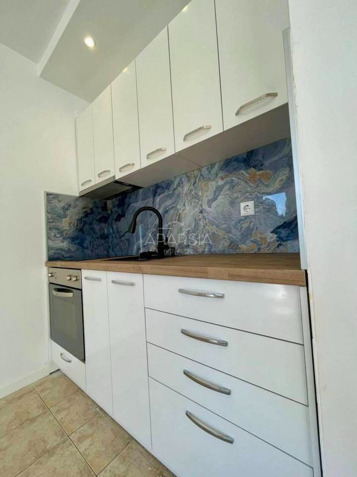 Jen 350 metrů od pláže: světlý apartmán s bazénem 2