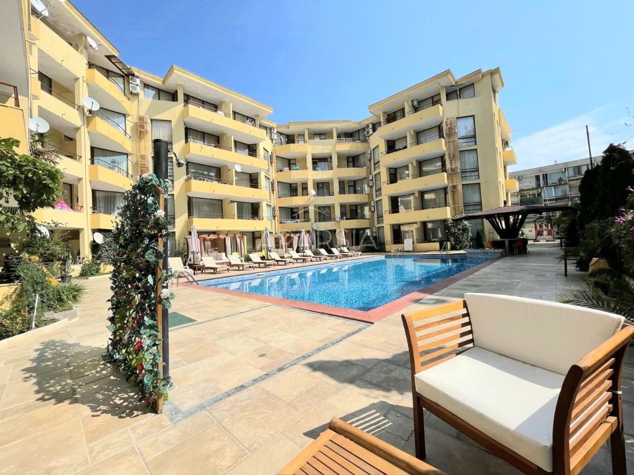 Prostorný 3-pokojový apartmán v centru Slunečného pobřeží