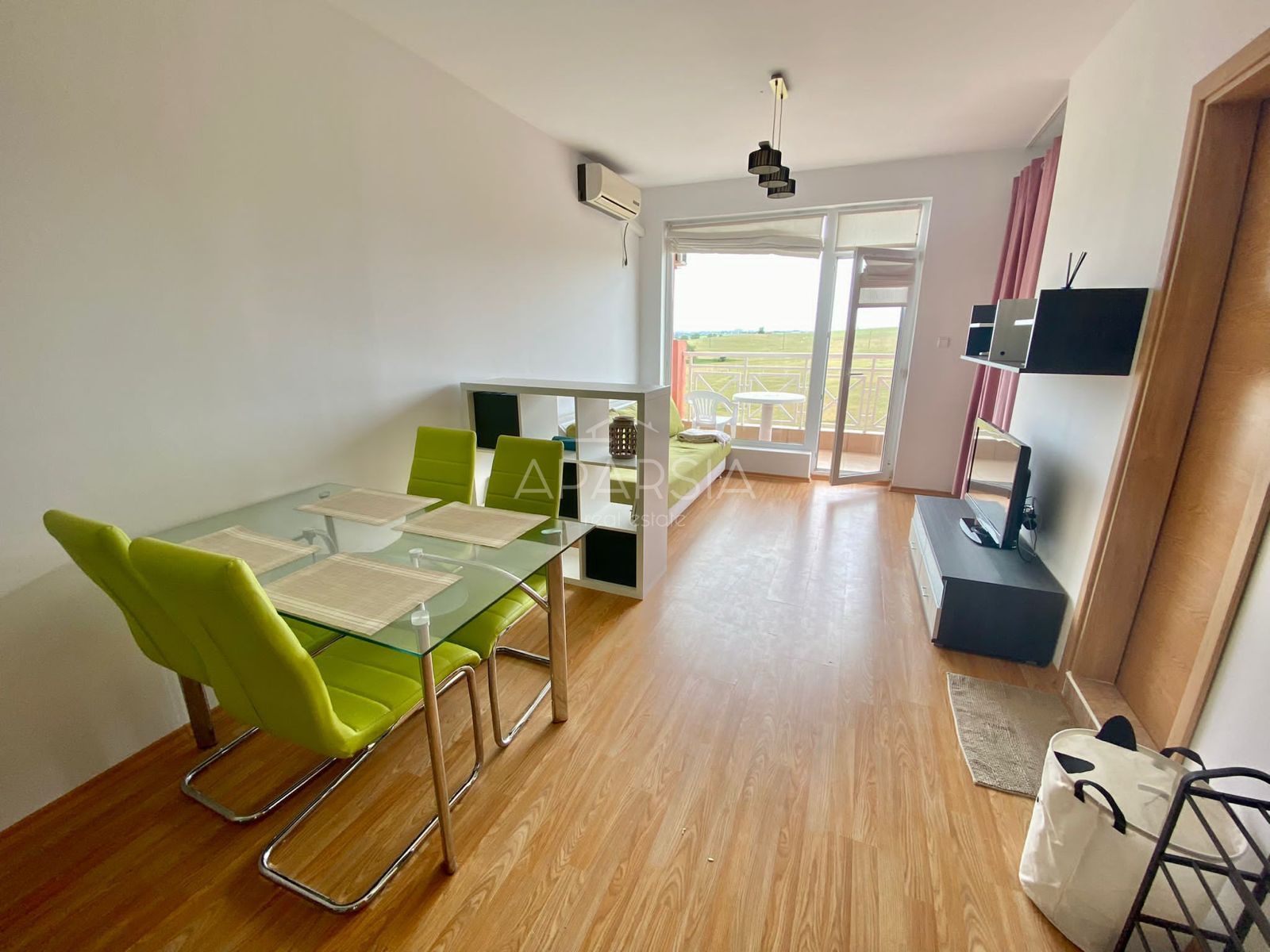 Dostupný apartmán u Slunečného pobřeží: 51 500 € s nízkým ročním poplatkem