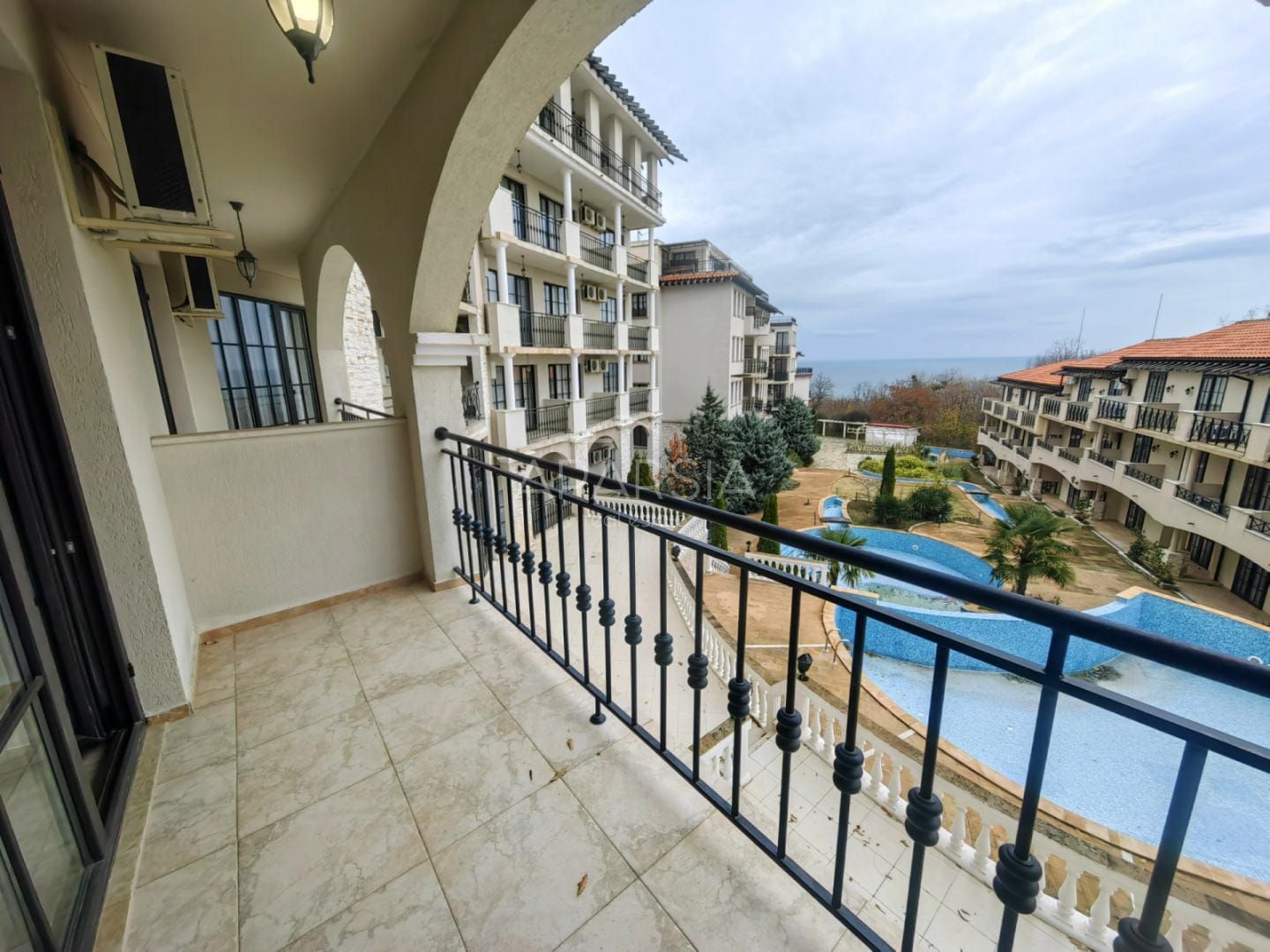 Frontální výhled na moře jako z pohlednice: 64 m² s terasou v The Cliff Obzor 2