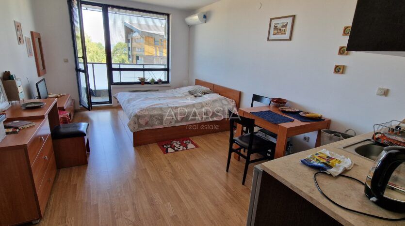 Apartmán u golfového hřiště: terasa, výhled na hory a Bansko 15 minut autem