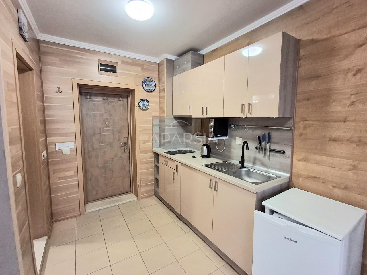 Stylově zařízený apartmán na Slunečném pobřeží s prostorným balkonem