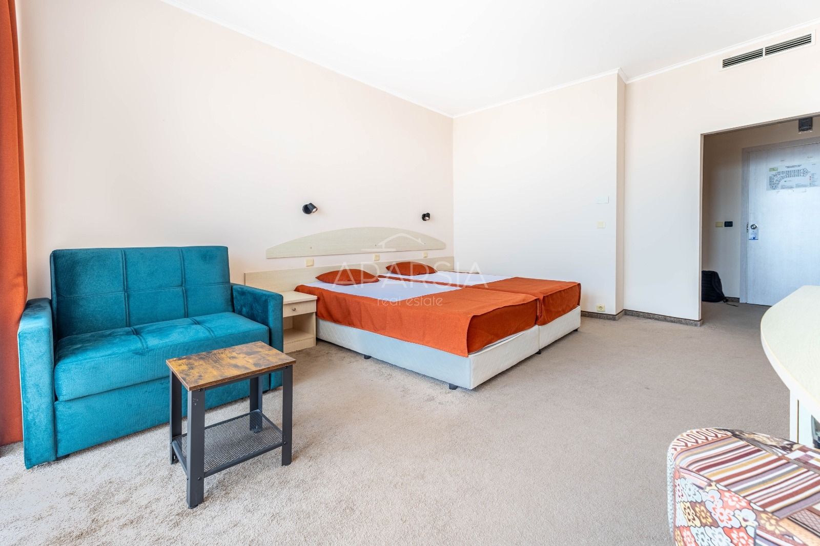 Panoramatický výhled na moře za 59 000 €: prostorné studio na Zlatých píscích 4