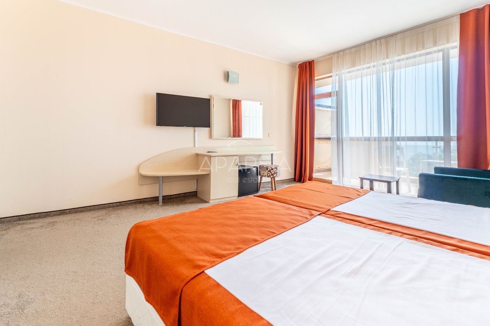 Panoramatický výhled na moře za 59 000 €: prostorné studio na Zlatých píscích 5