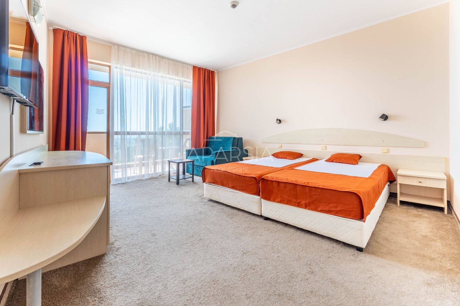 Panoramatický výhled na moře za 59 000 €: prostorné studio na Zlatých píscích 2