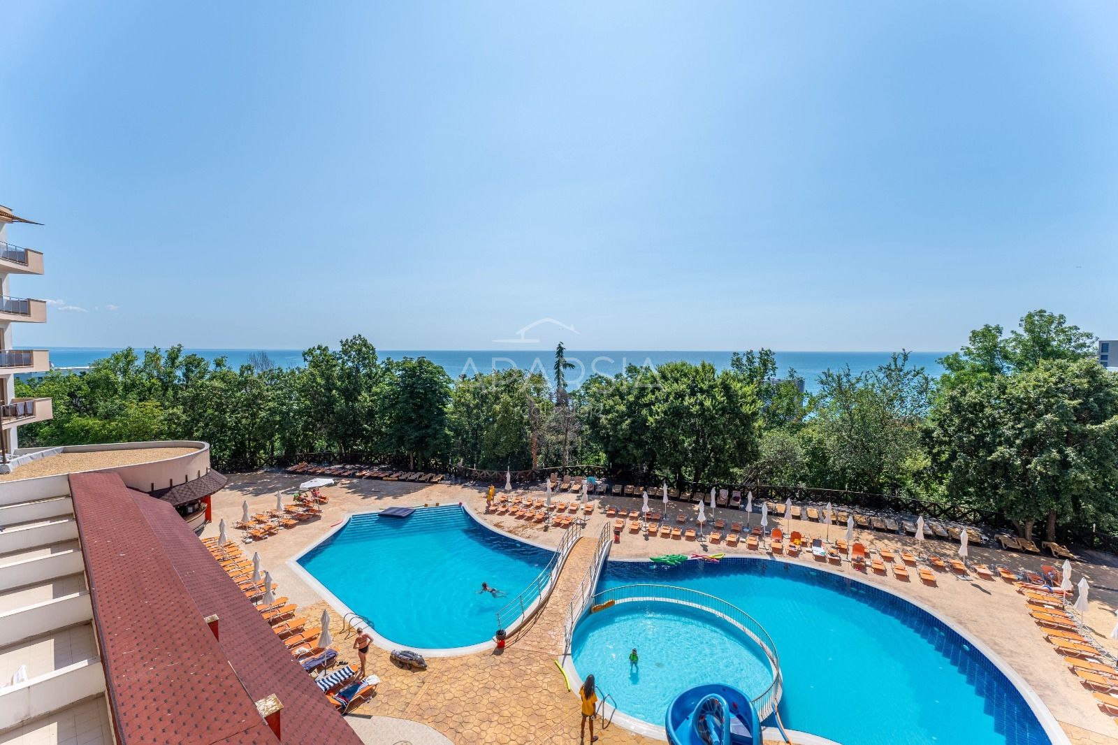 Panoramatický výhled na moře za 59 000 €: prostorné studio na Zlatých píscích