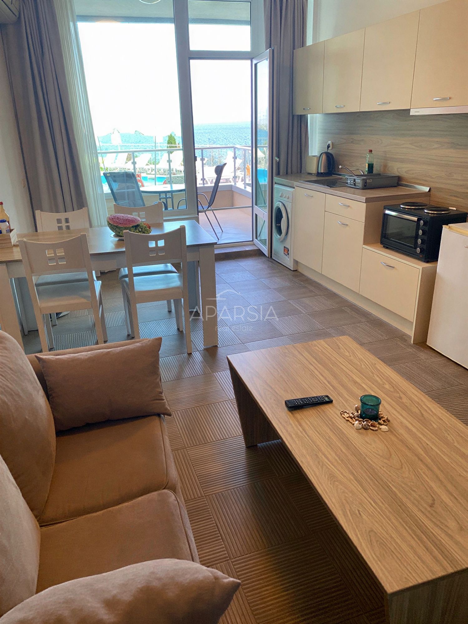 Apartmán s krásným výhledem na moře a bazén přímo z terasy