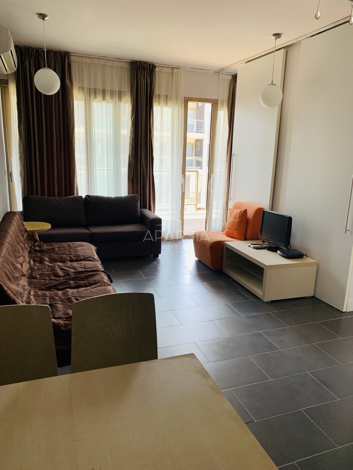 Terasa 16 m² pro snídaně s mořským vánkem: 1 ložnice, 3. patro, parkování v ceně