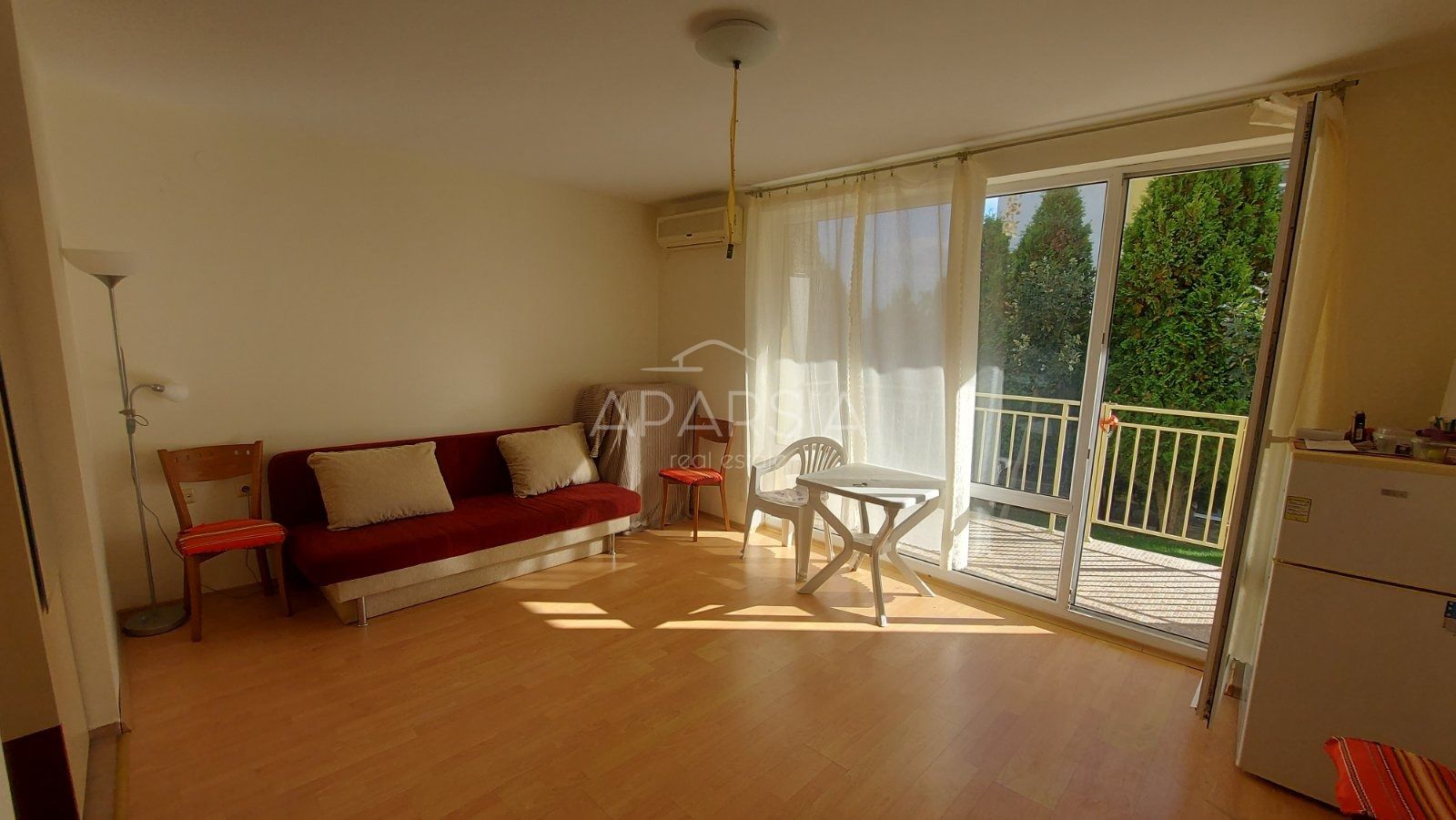 Útulné studio 42 m² u moře: terasa se vstupem do zahrady + částečný výhled na moře 2