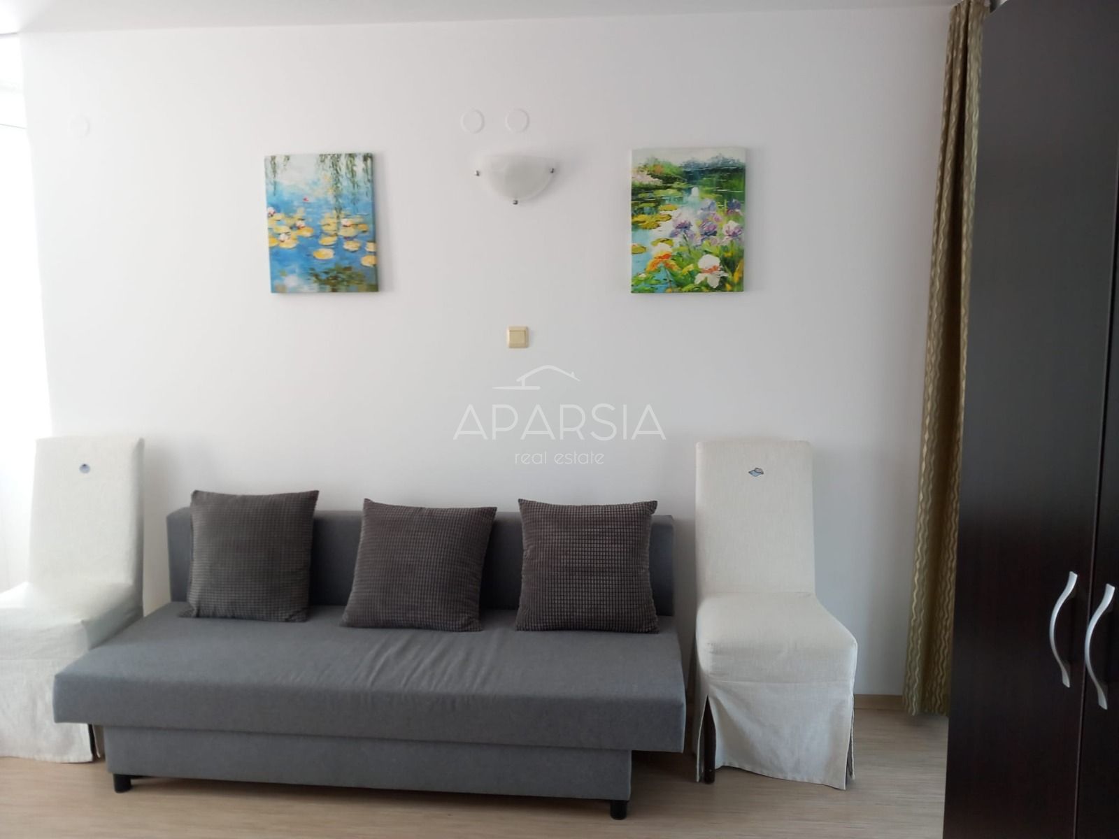 150 metrů od pláže: prostorný apartmán v centru Obzoru