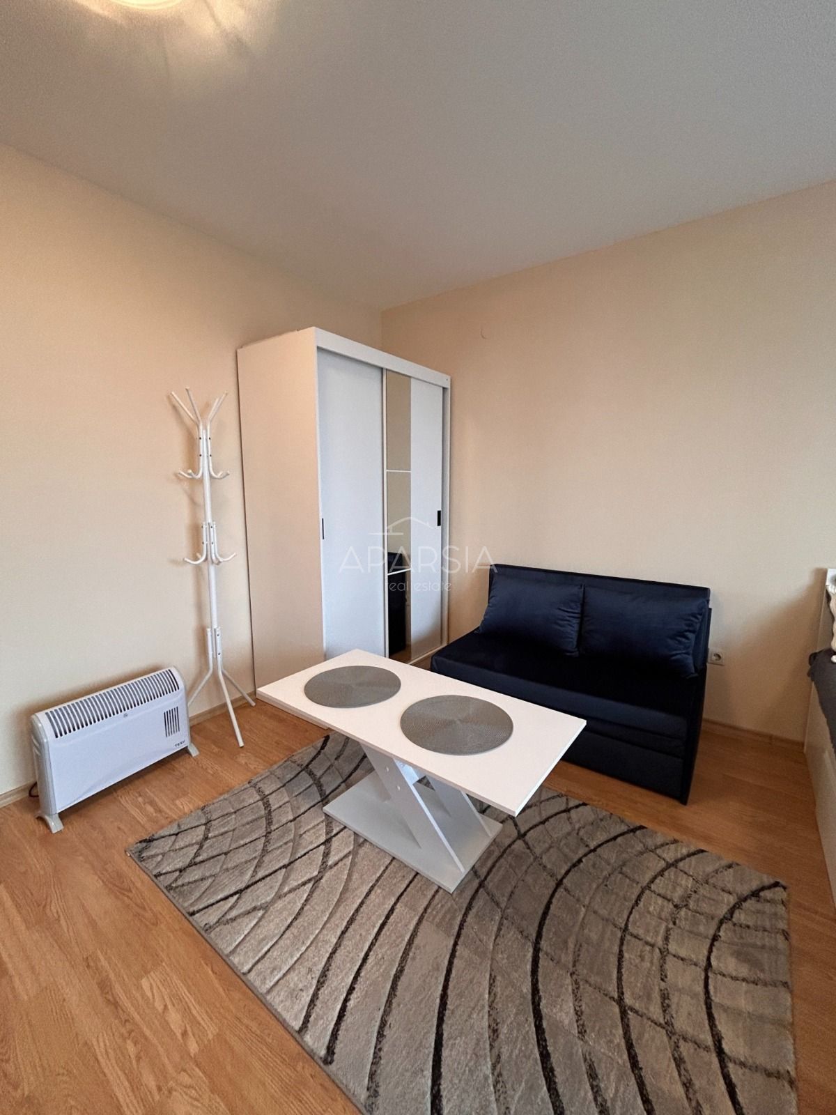 Připravený k pronájmu: apartmán s balkonem, bazénem a cenou 47 000 € 4