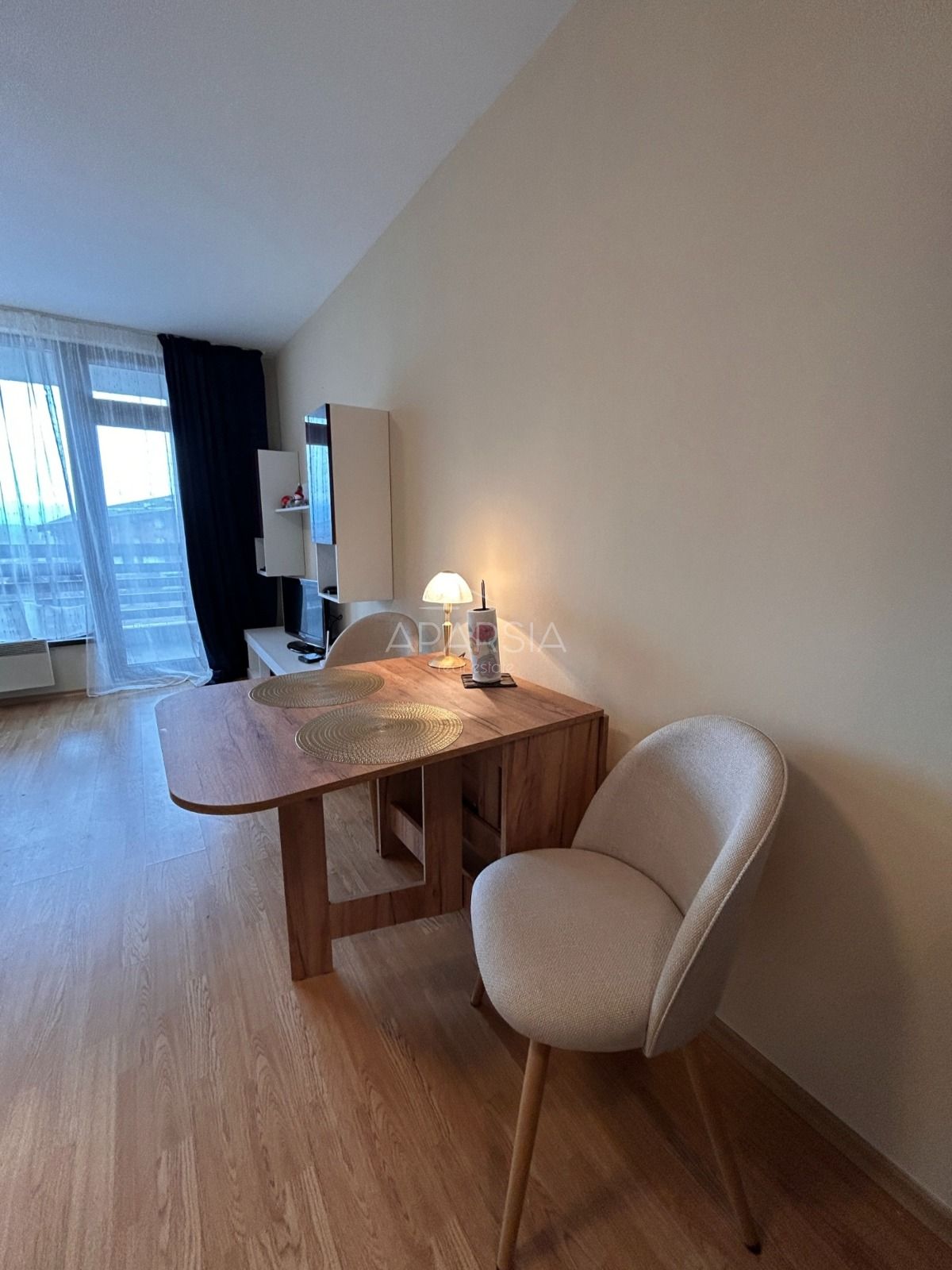 Připravený k pronájmu: apartmán s balkonem, bazénem a cenou 47 000 € 5