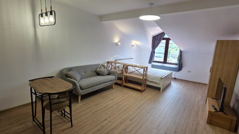 Prostorné studio v Bansku: 52 m² za 52 500 € a poplatek jen 100 € ročně 3