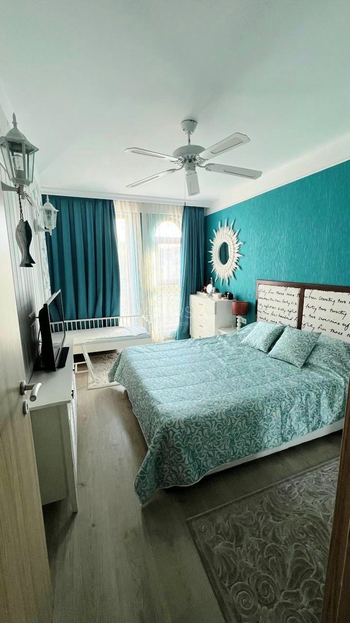 100 m² komfortu na Slunečném pobřeží: prostorný apartmán se dvěma ložnicemi a velkou terasou