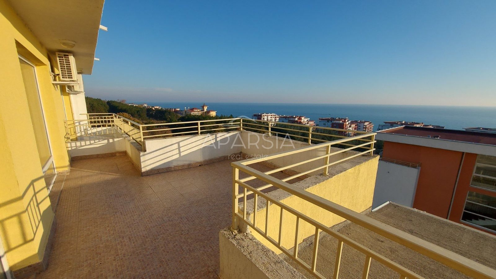 Velkorysých 63 m² za 65 000 €: plně zařízené studio s výhledem na moře