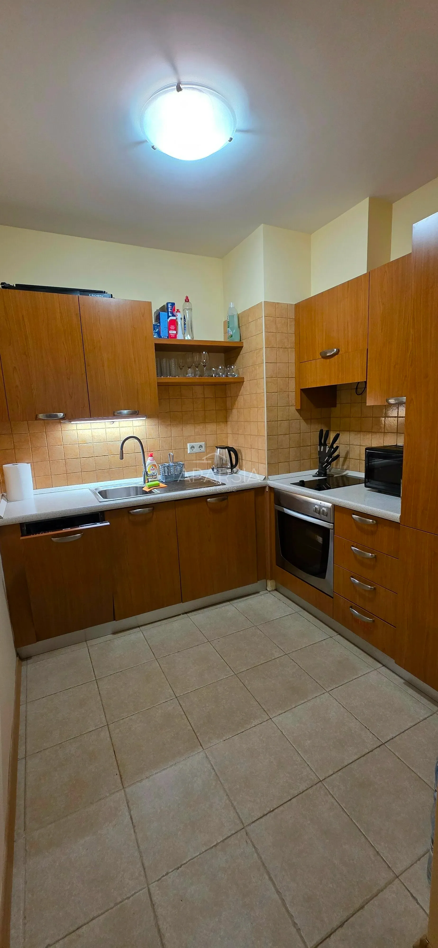 Třípokojový apartmán s výhledem na moře v resortu Sunset Pomorie čeká na vás 3