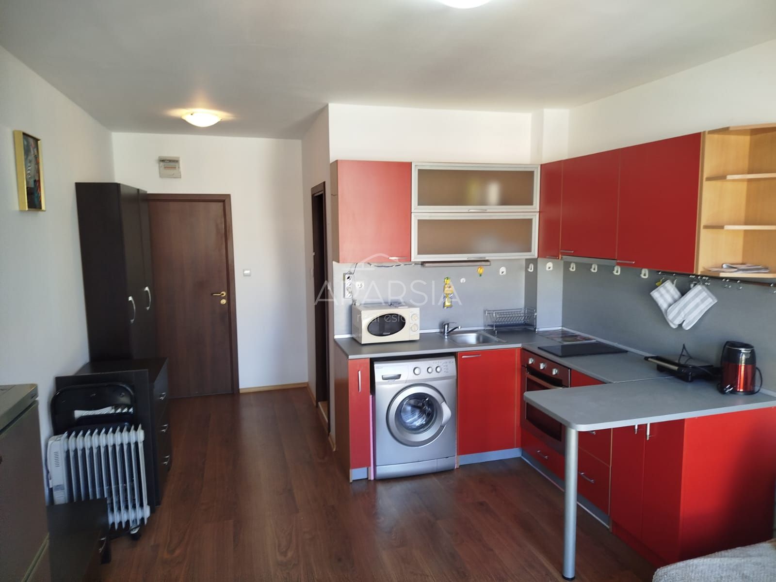 Apartmán u moře za 37 000 €: Kompletně zařízený s výhledem na bazén 2