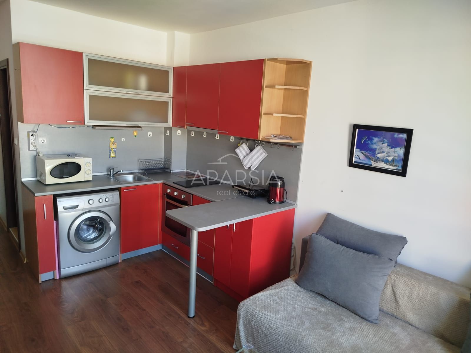 Apartmán u moře za 37 000 €: Kompletně zařízený s výhledem na bazén 4