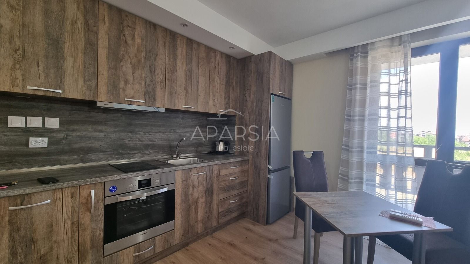 Prostorný apartmán se dvěma ložnicemi a balkony jen 750 metrů od lanovky 4
