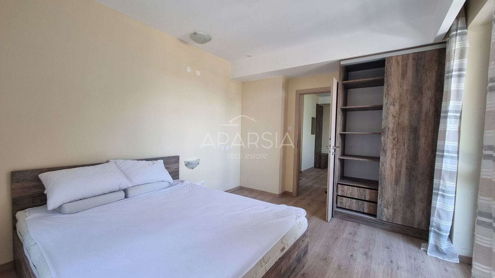 Prostorný apartmán se dvěma ložnicemi a balkony jen 750 metrů od lanovky 3