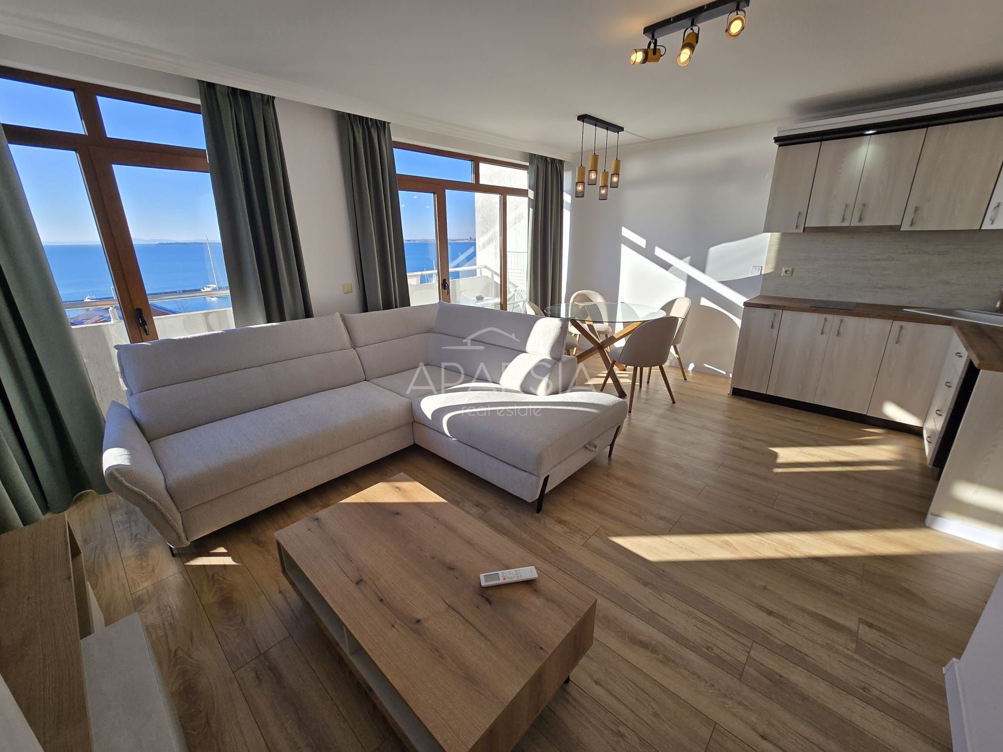 Soukromá střešní terasa a 360° výhled: výjimečný apartmán jen 250 m od pláže 4