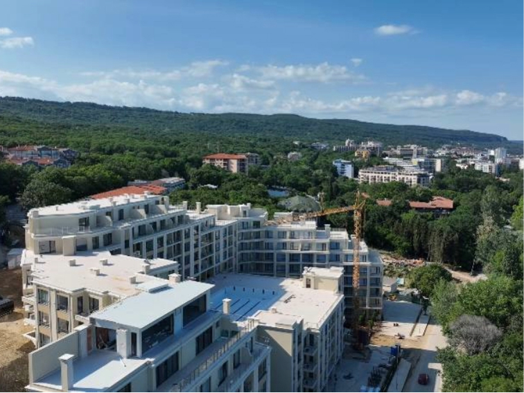 Sedm akrů státního lesa, na kterém vyrostly miliony eur betonových budov – bez jediného stavebního povolení – foto 3