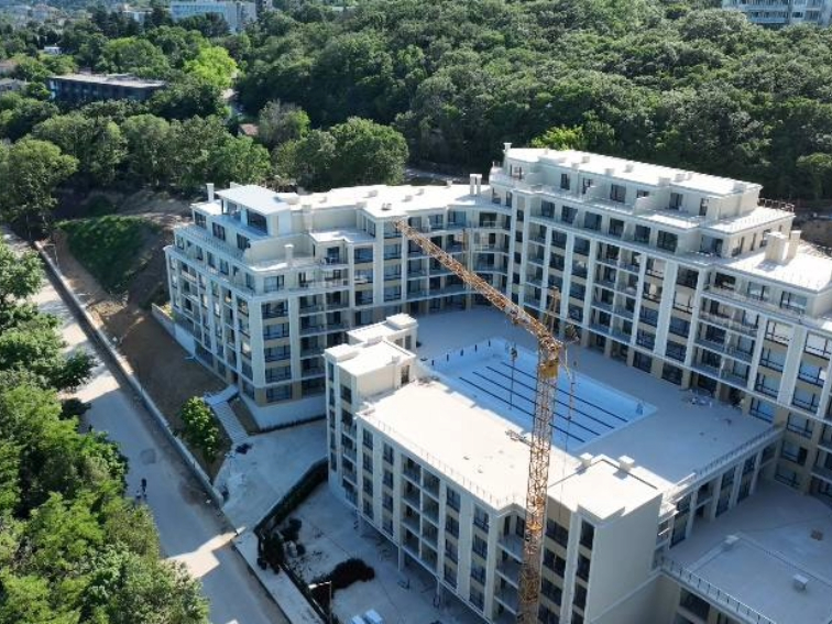 Sedm akrů státního lesa, na kterém vyrostly miliony eur betonových budov – bez jediného stavebního povolení – foto 2